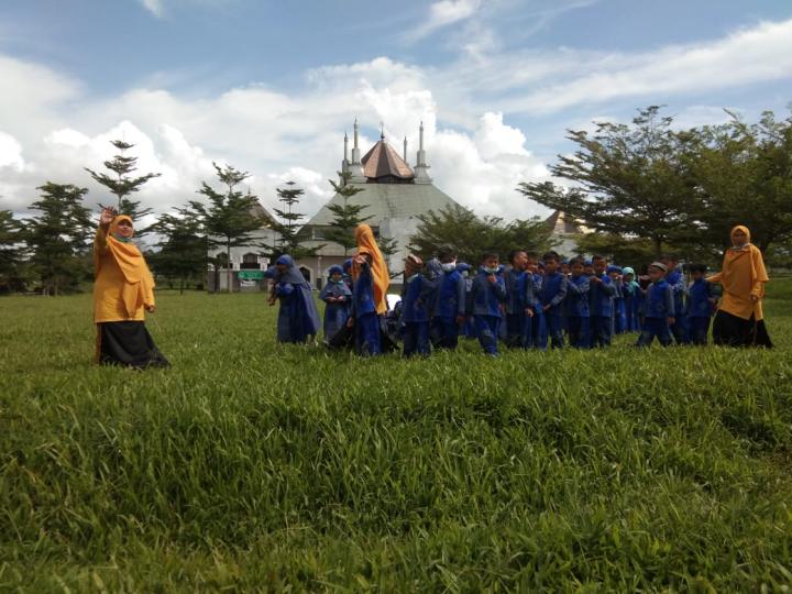 Bermain Dialam Terbuka, Didik Siswa PAUD Islam Alif Menambah Wawasan